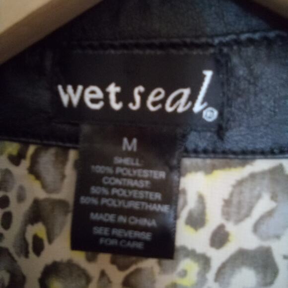Wet Seal Animal Print Button Up Sleeveless Top - Picture 3 of 7